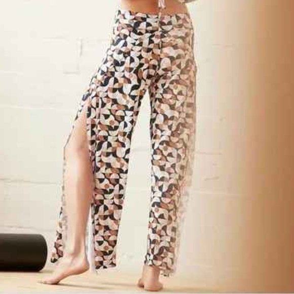 Free People Pants - New FP Movement Onzie Baha Pants Only In Retro Mod Circles M/L
